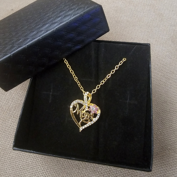 14K Gold-Plated Heart 'MOM' Pendant Necklace – Mother's Day Gift for Mom, Gold - Picture 4 of 8